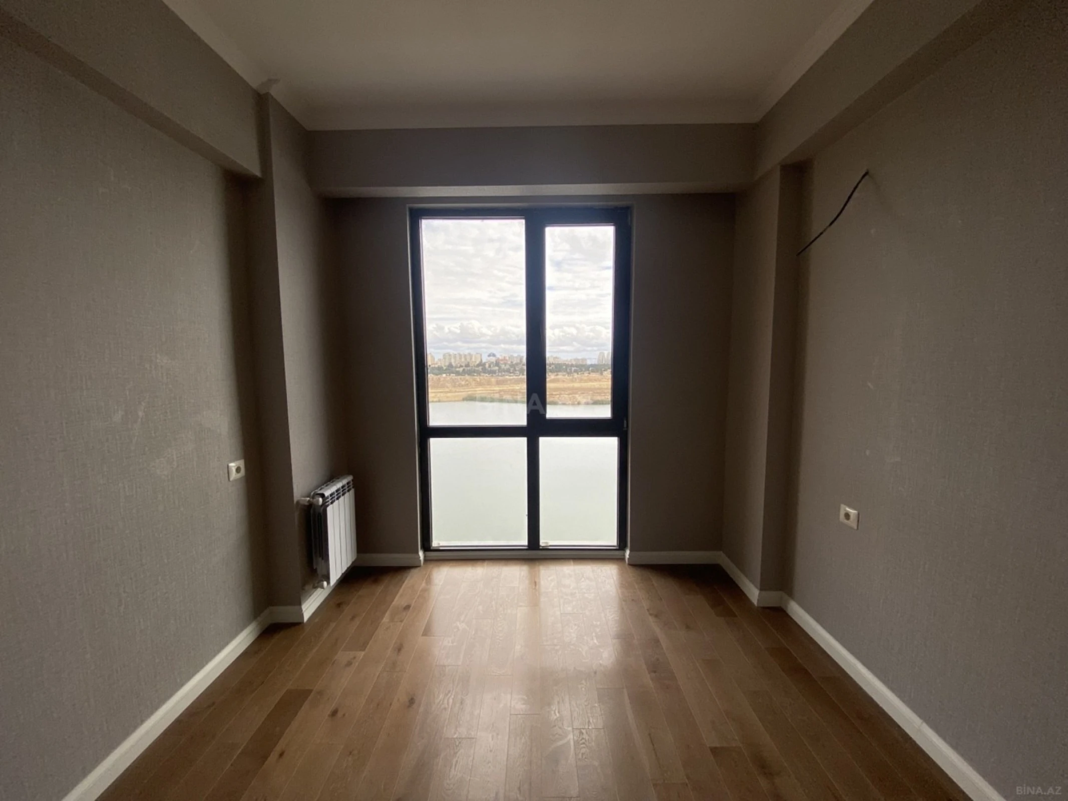 Satılır 3 otaqlı mənzil 71.7 m²