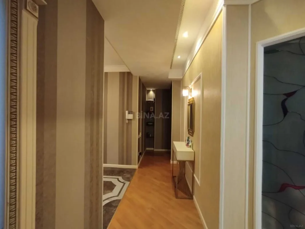 Satılır 4 otaqlı mənzil 170 m²