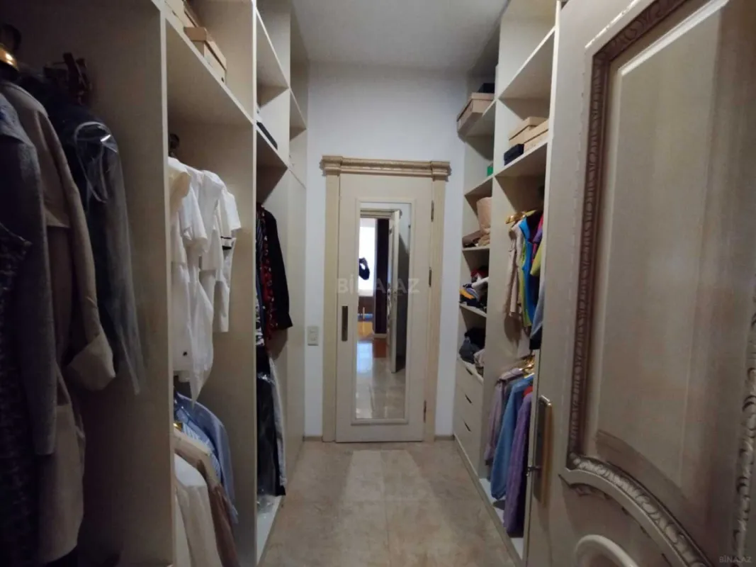 Satılır 4 otaqlı mənzil 170 m²