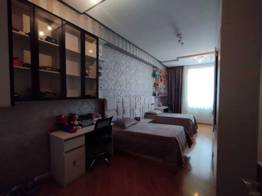 Satılır 4 otaqlı mənzil 170 m²