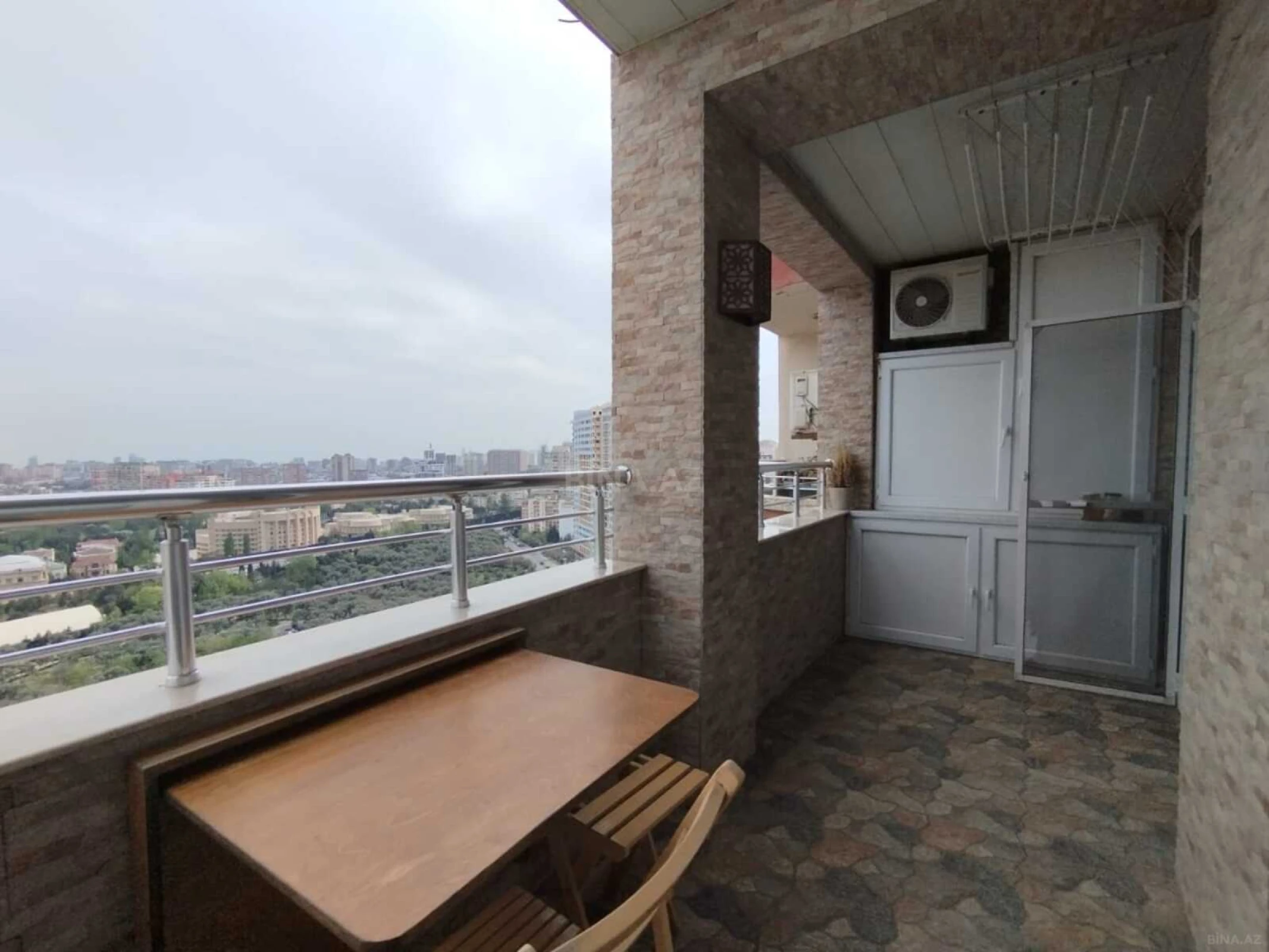 Satılır 4 otaqlı mənzil 170 m²