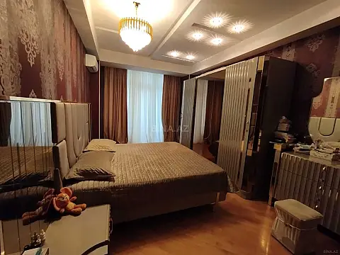 Satılır 4 otaqlı mənzil 170 m²