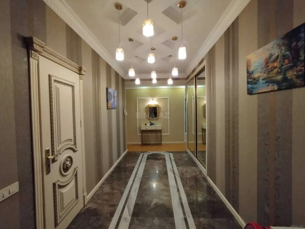 Satılır 4 otaqlı mənzil 170 m²