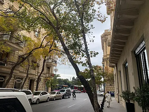 Satılır 2 otaqlı mənzil 65 m²