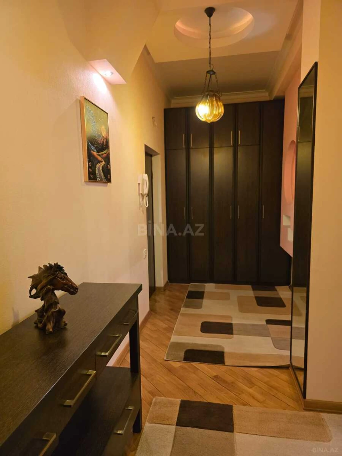 Kirayə verilir 2 otaqlı mənzil 95 m²