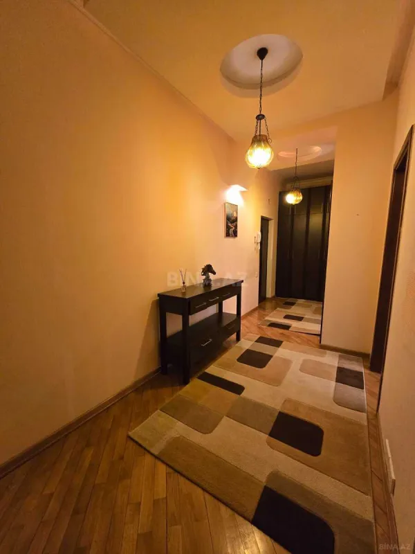 Kirayə verilir 2 otaqlı mənzil 95 m²
