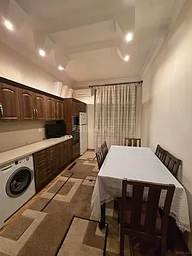 Kirayə verilir 2 otaqlı mənzil 95 m²