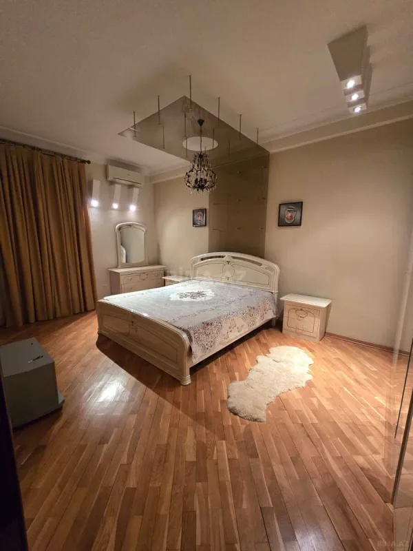 Kirayə verilir 2 otaqlı mənzil 95 m²