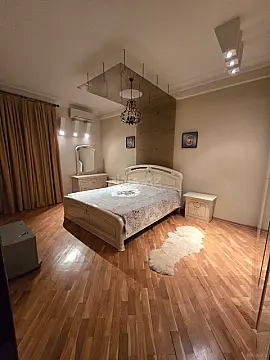 Kirayə verilir 2 otaqlı mənzil 95 m²