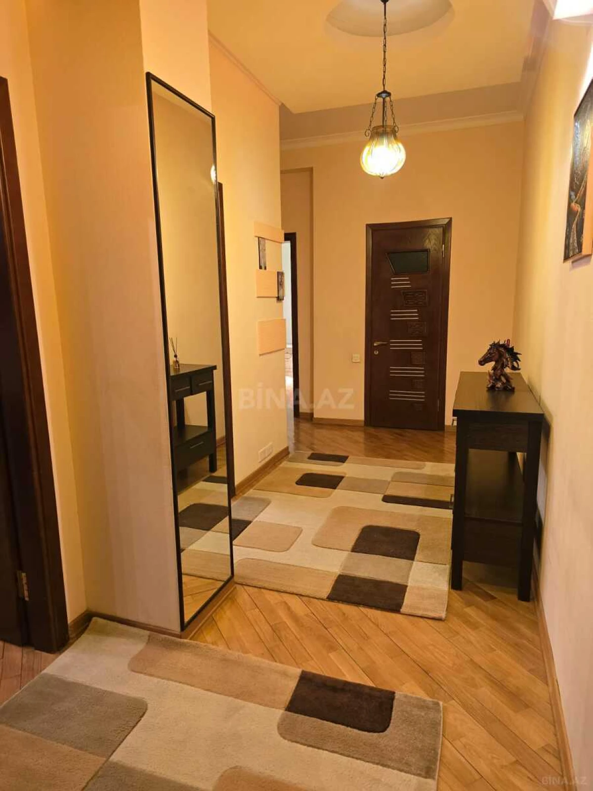 Kirayə verilir 2 otaqlı mənzil 95 m²