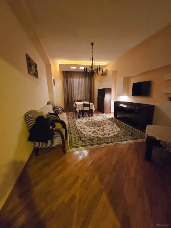 Kirayə verilir 2 otaqlı mənzil 95 m²