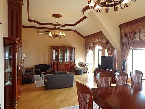 Kirayə verilir 3 otaqlı mənzil 215 m² — Bakı, Sahil qəs. 3 otaq 215.00 m²