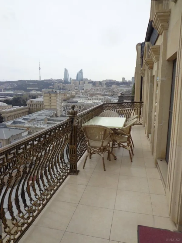 Kirayə verilir 3 otaqlı mənzil 215 m²