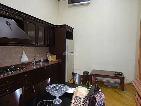 Kirayə verilir 3 otaqlı mənzil 215 m²