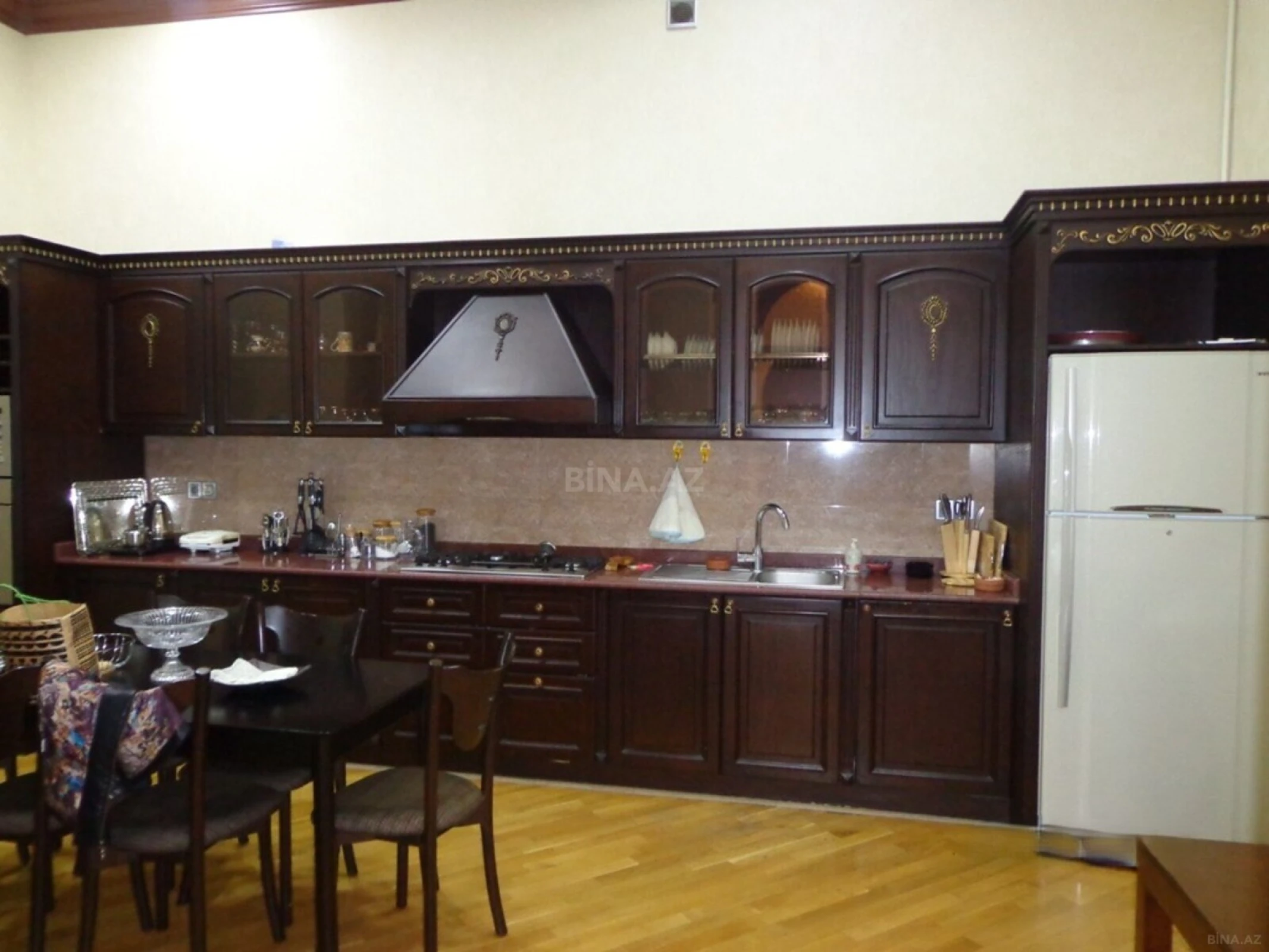 Kirayə verilir 3 otaqlı mənzil 215 m²