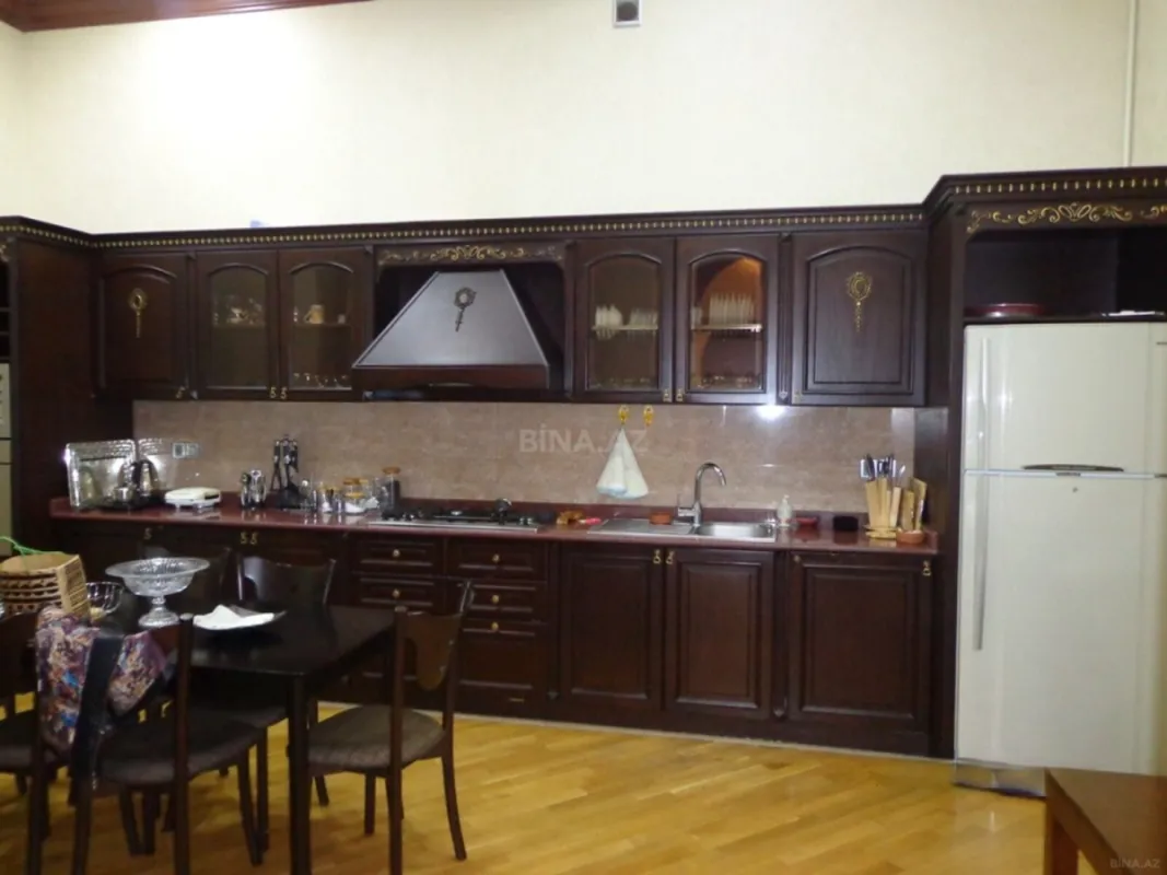 Kirayə verilir 3 otaqlı mənzil 215 m²