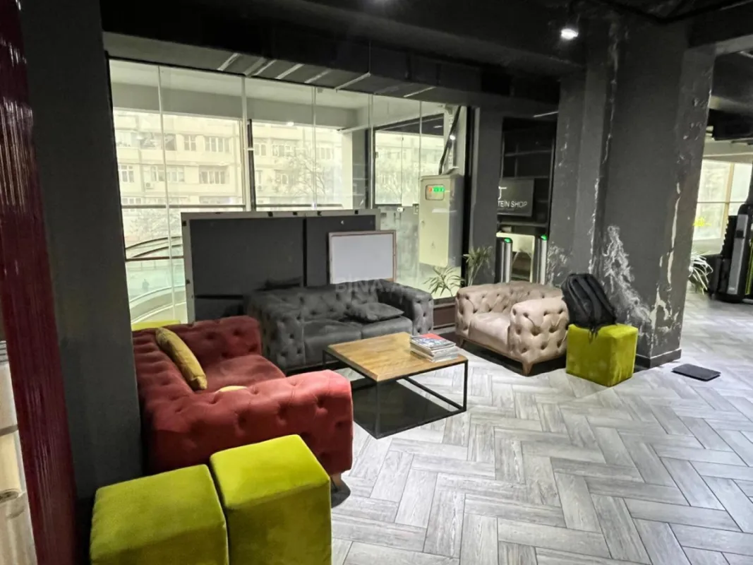 Kirayə verilir obyekt 970 m²