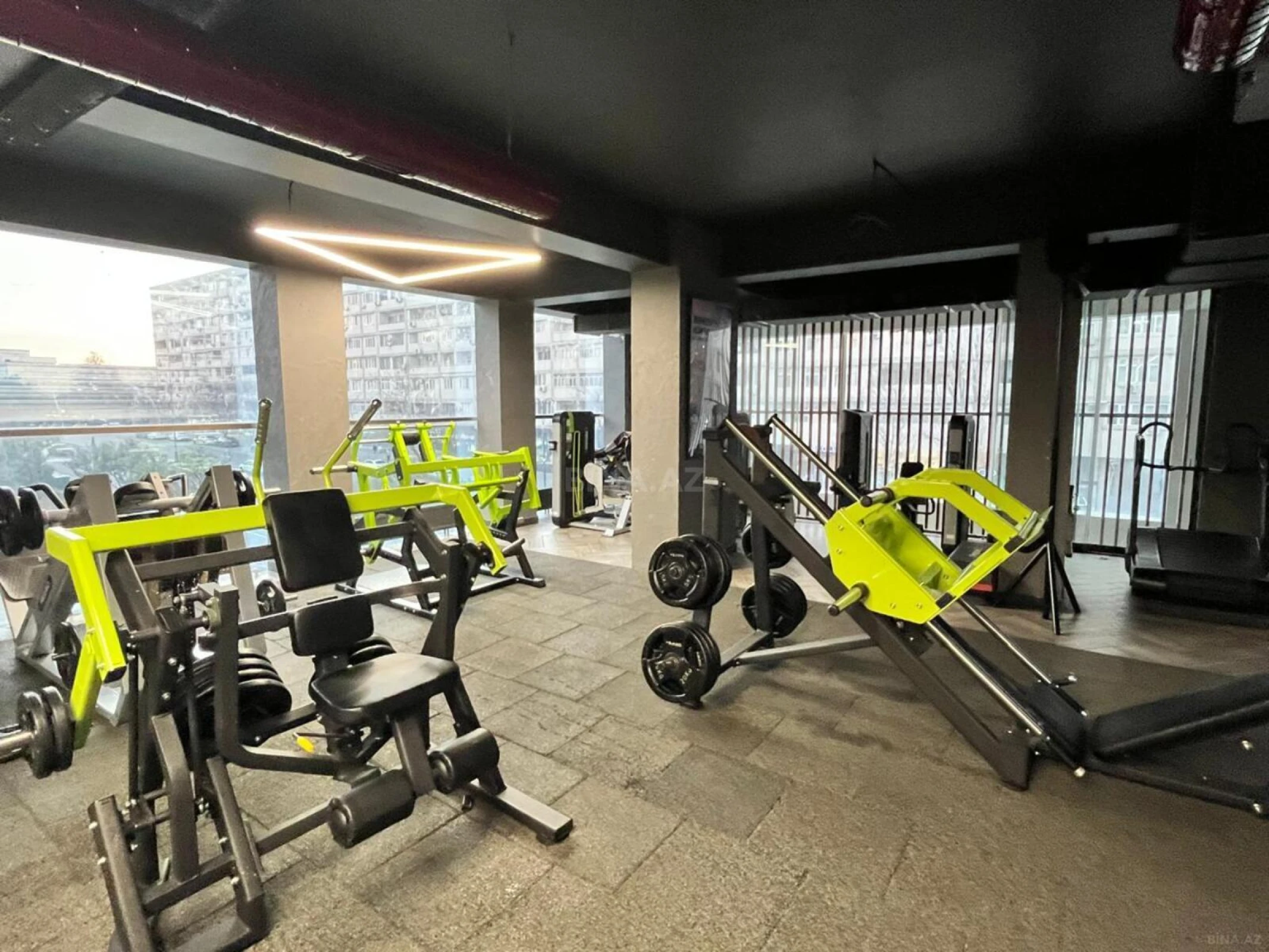 Kirayə verilir obyekt 970 m²