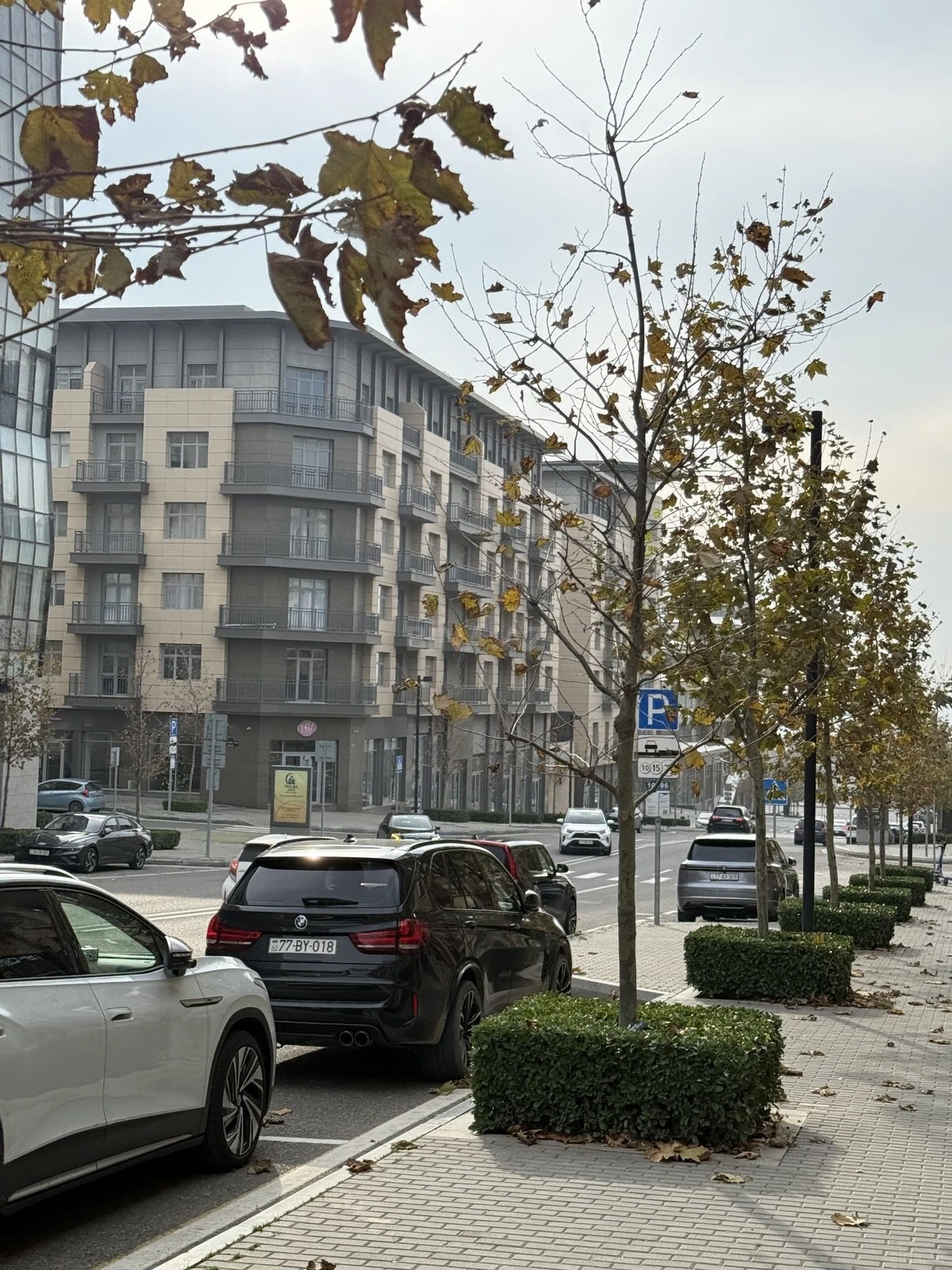 Satılır obyekt 353 m²