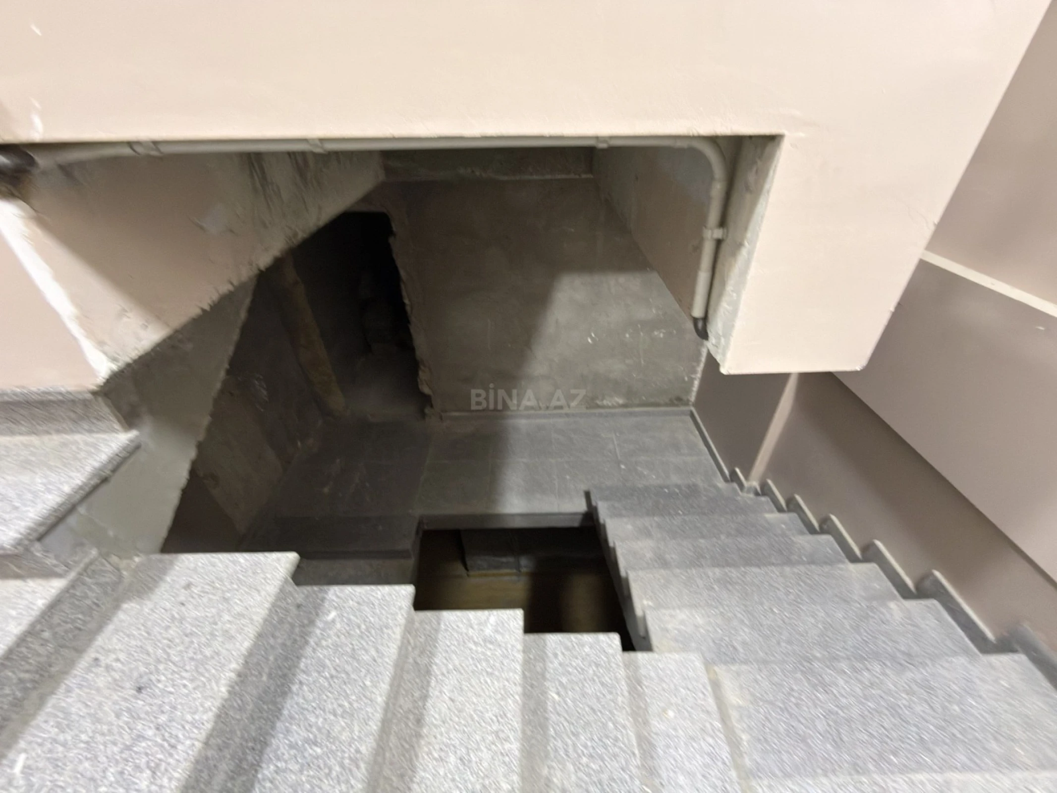 Satılır obyekt 353 m²