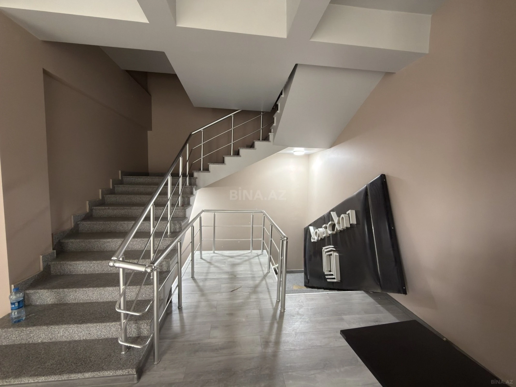 Satılır obyekt 353 m²