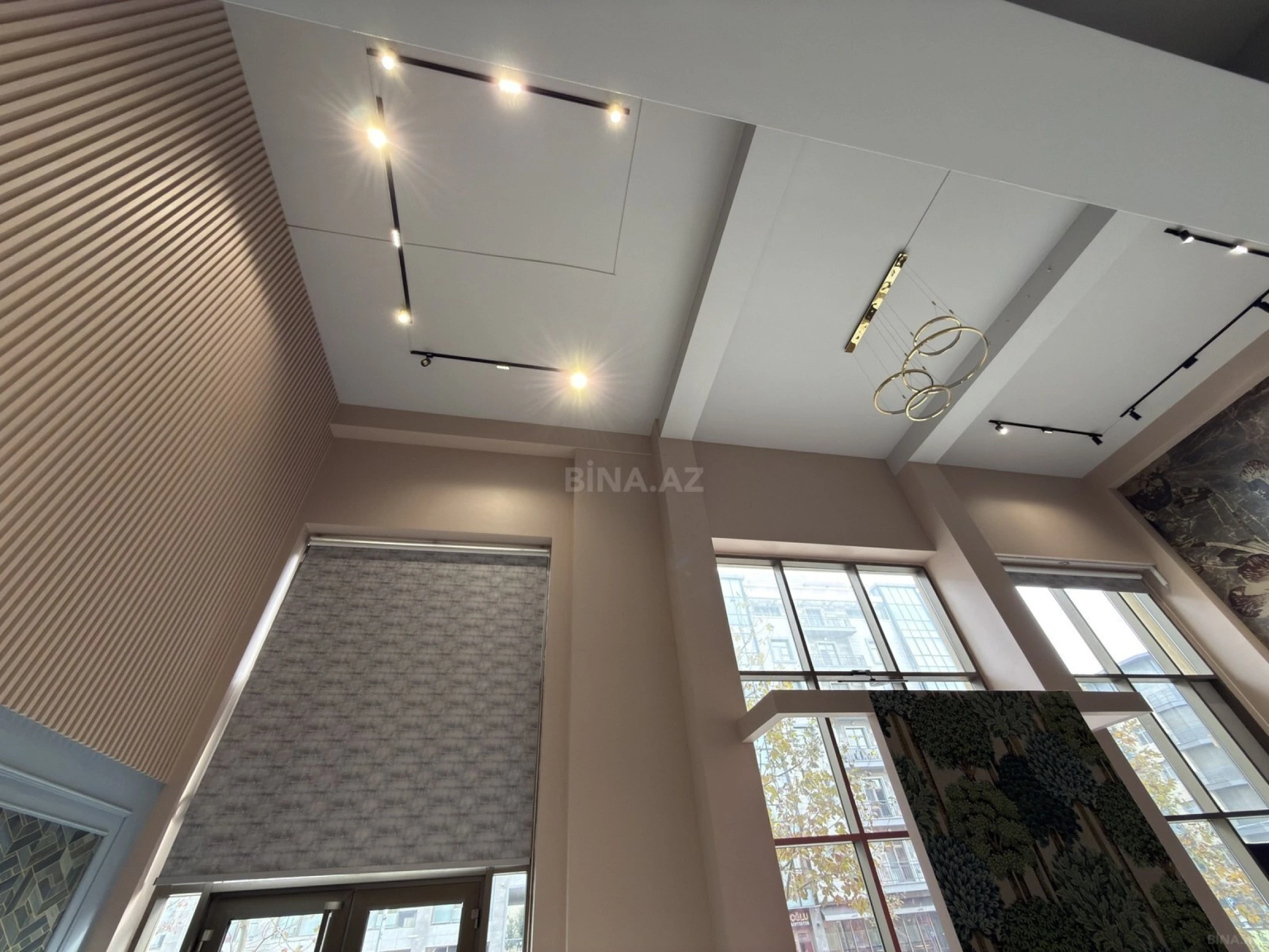 Satılır obyekt 353 m²