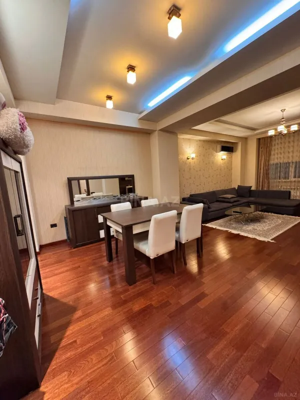 Satılır 3 otaqlı mənzil 157 m²