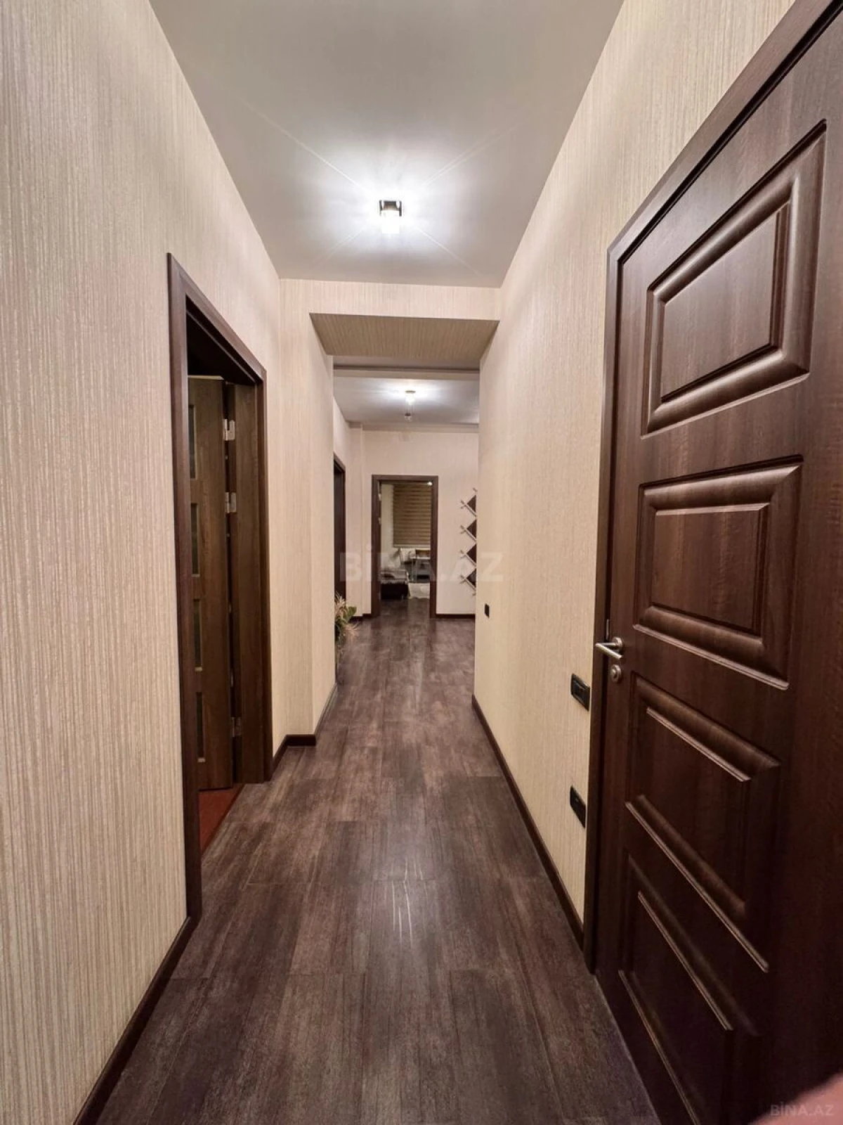 Satılır 3 otaqlı mənzil 157 m²