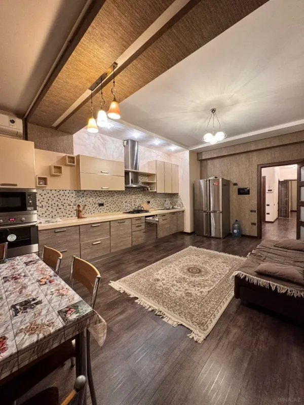 Satılır 3 otaqlı mənzil 157 m²
