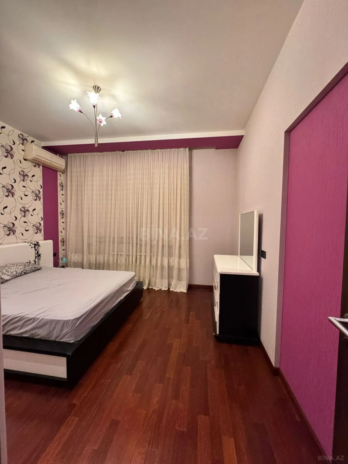 Satılır 3 otaqlı mənzil 157 m²
