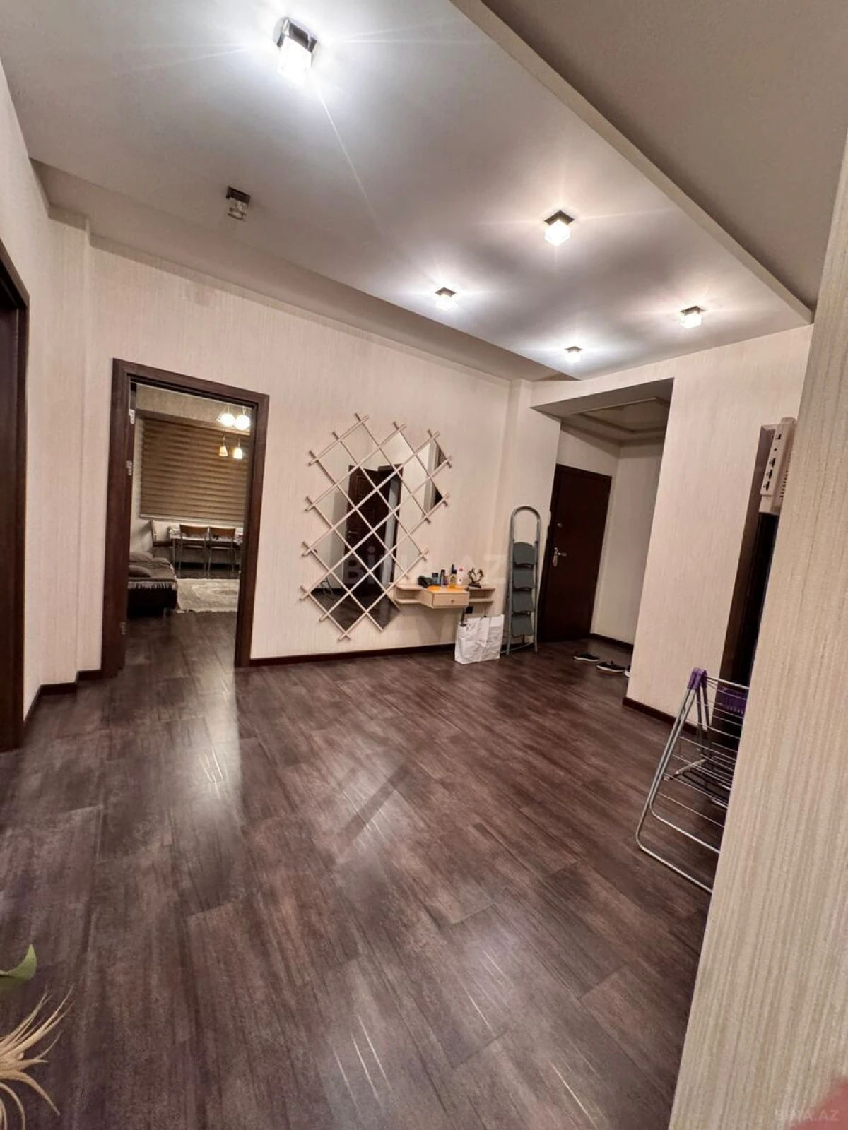 Satılır 3 otaqlı mənzil 157 m²