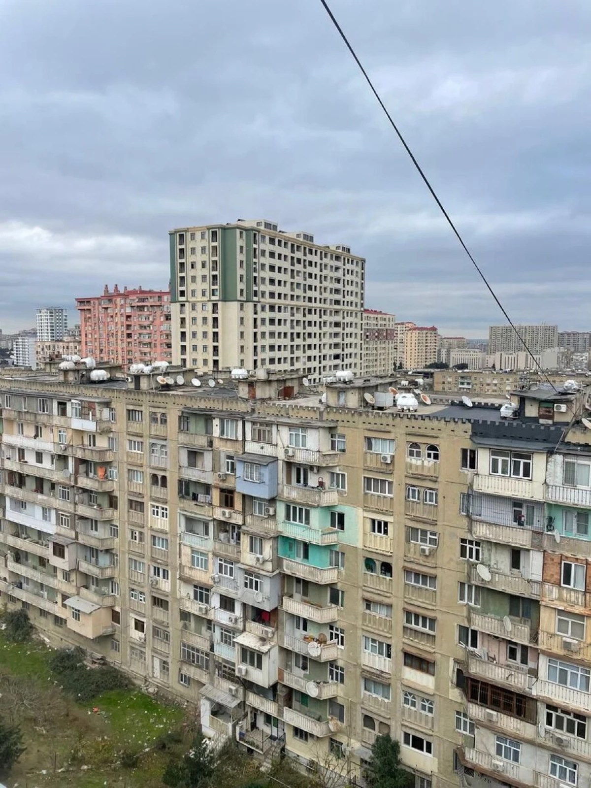 Satılır 4 otaqlı mənzil 110 m²