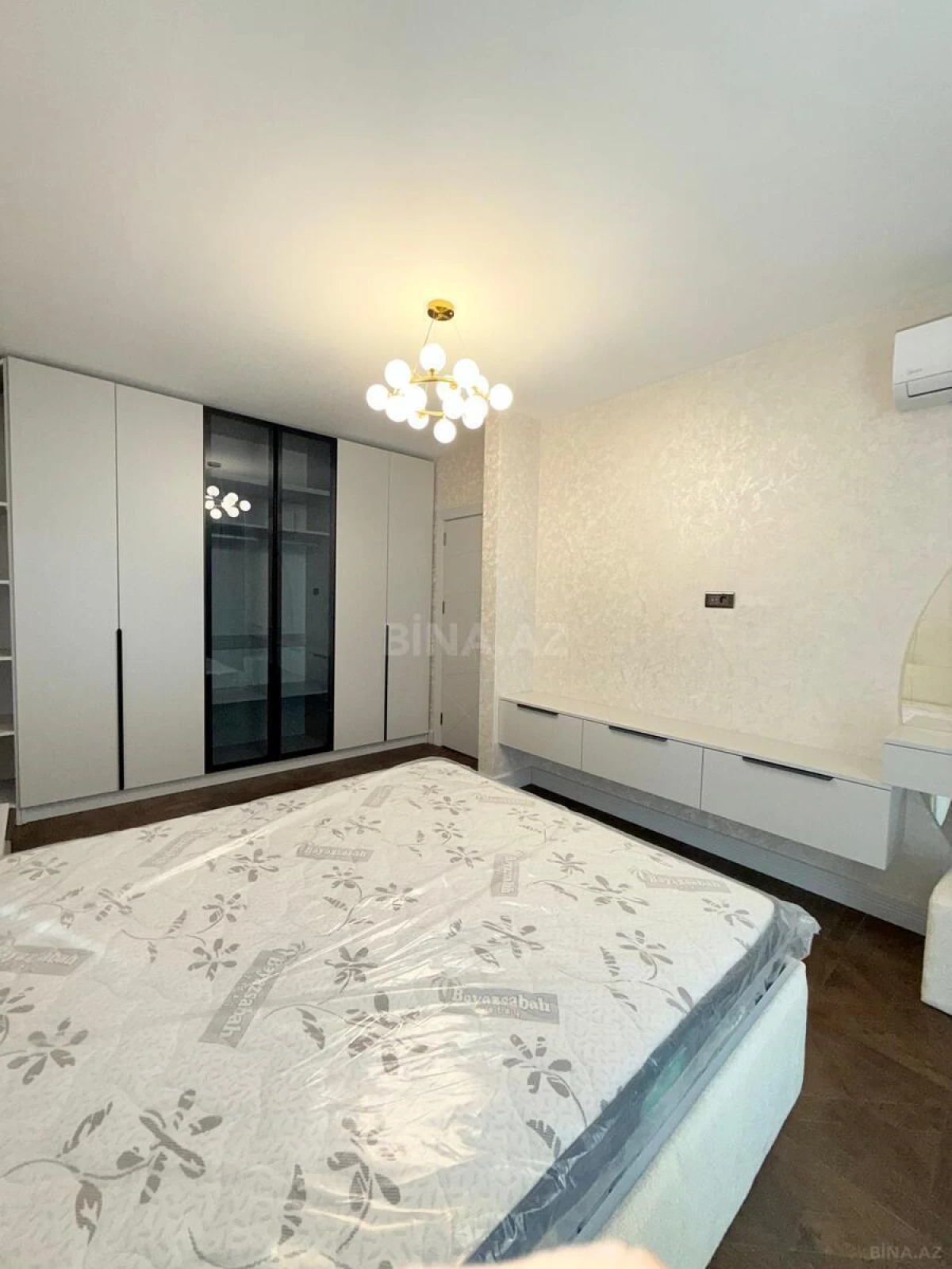 Satılır 4 otaqlı həyət evi 275 m²
