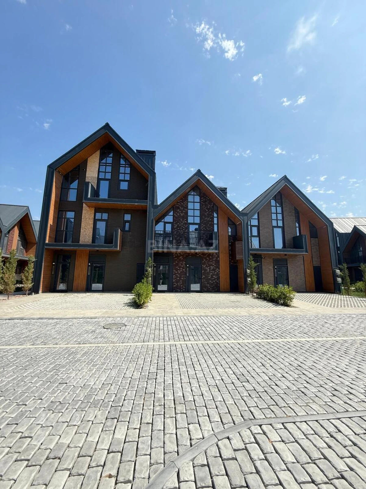 Satılır 4 otaqlı həyət evi 275 m²