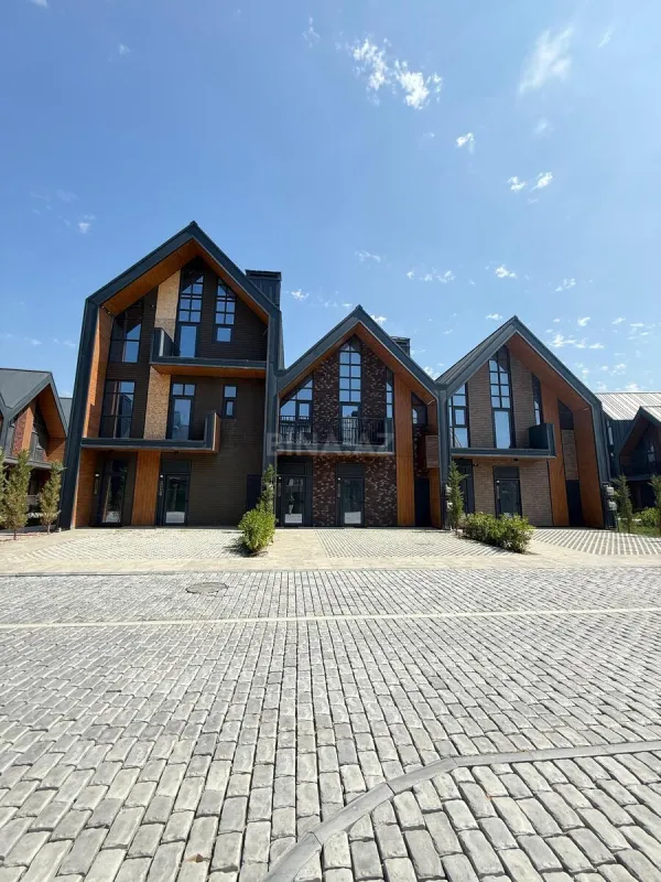 Satılır 4 otaqlı həyət evi 275 m²