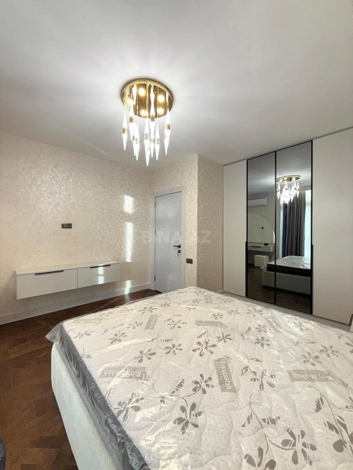 Satılır 4 otaqlı həyət evi 275 m²