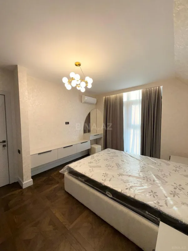 Satılır 4 otaqlı həyət evi 275 m²