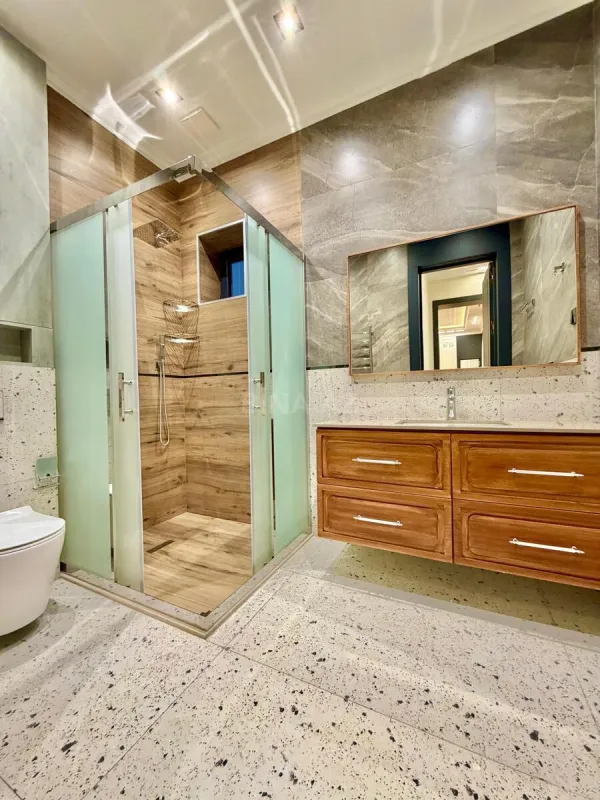 Satılır 5 otaqlı həyət evi 250 m²