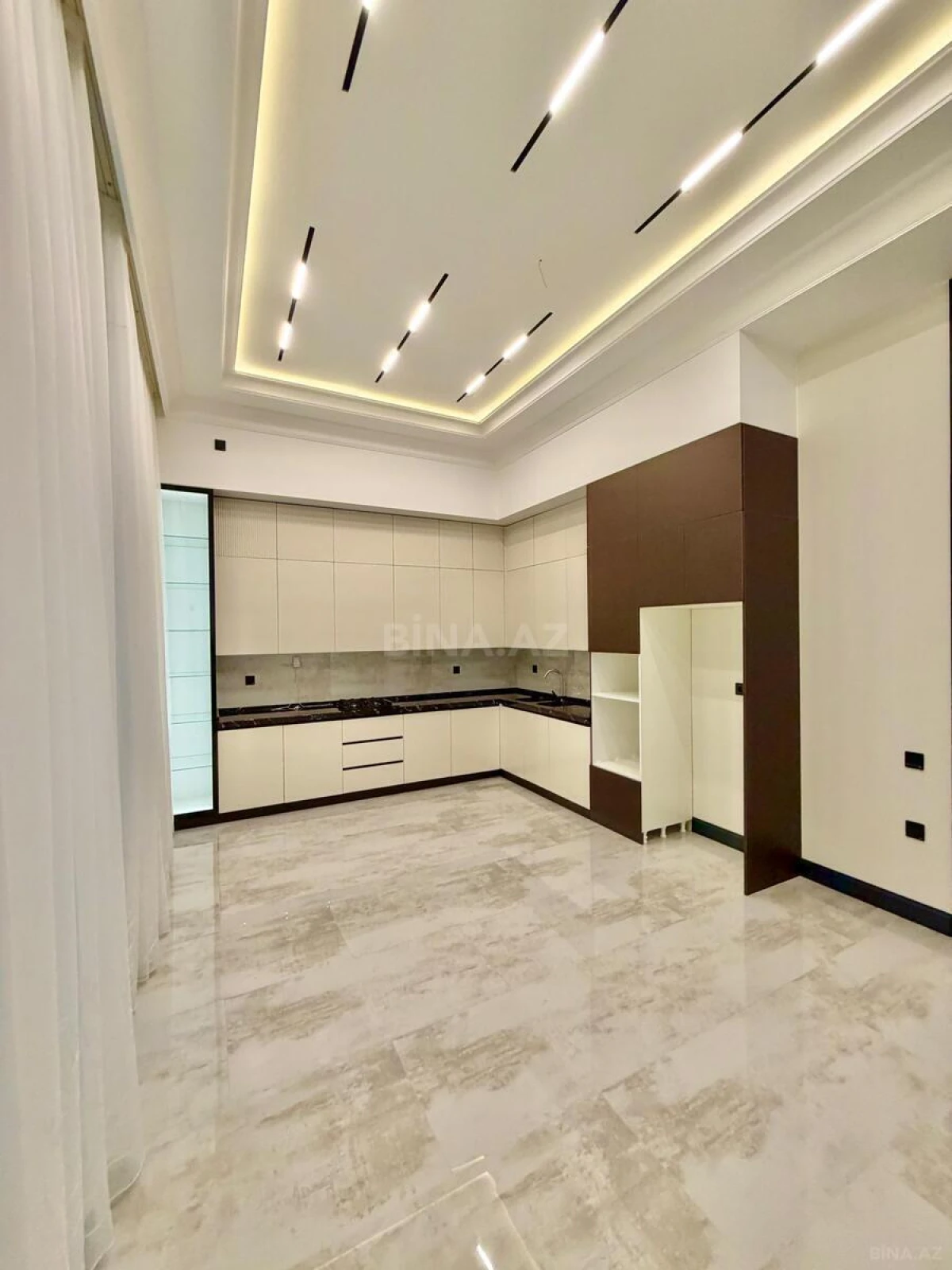 Satılır 5 otaqlı həyət evi 250 m²