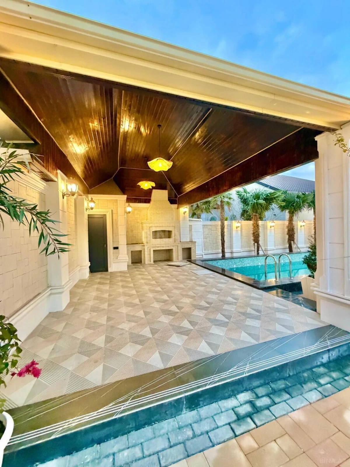 Satılır 5 otaqlı həyət evi 250 m²