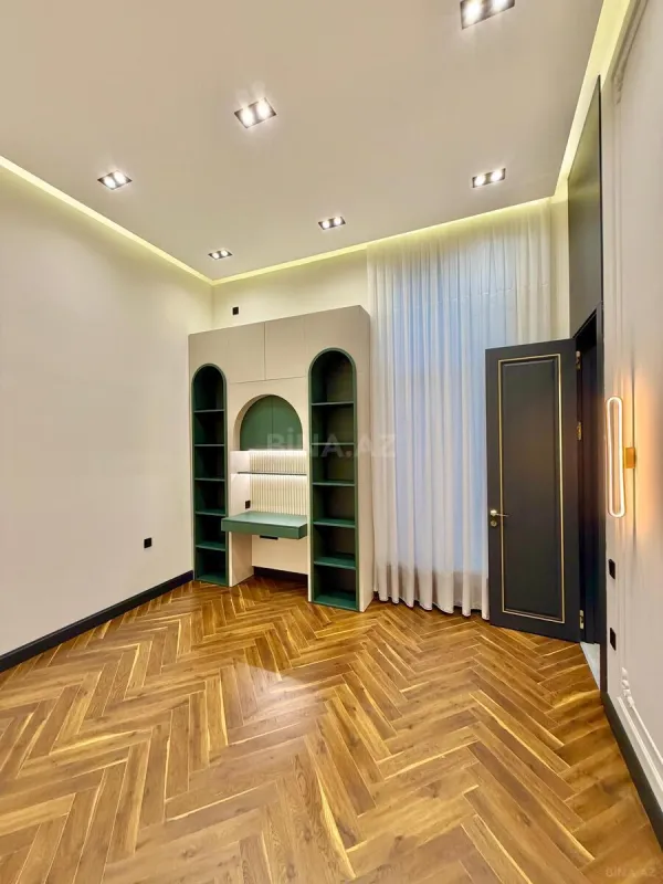 Satılır 5 otaqlı həyət evi 250 m²