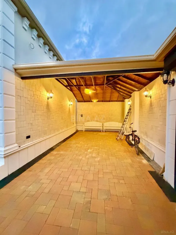 Satılır 5 otaqlı həyət evi 250 m²