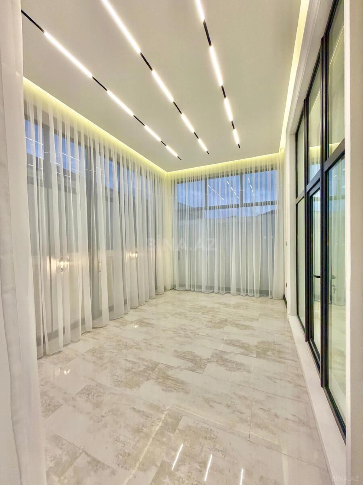 Satılır 5 otaqlı həyət evi 250 m²