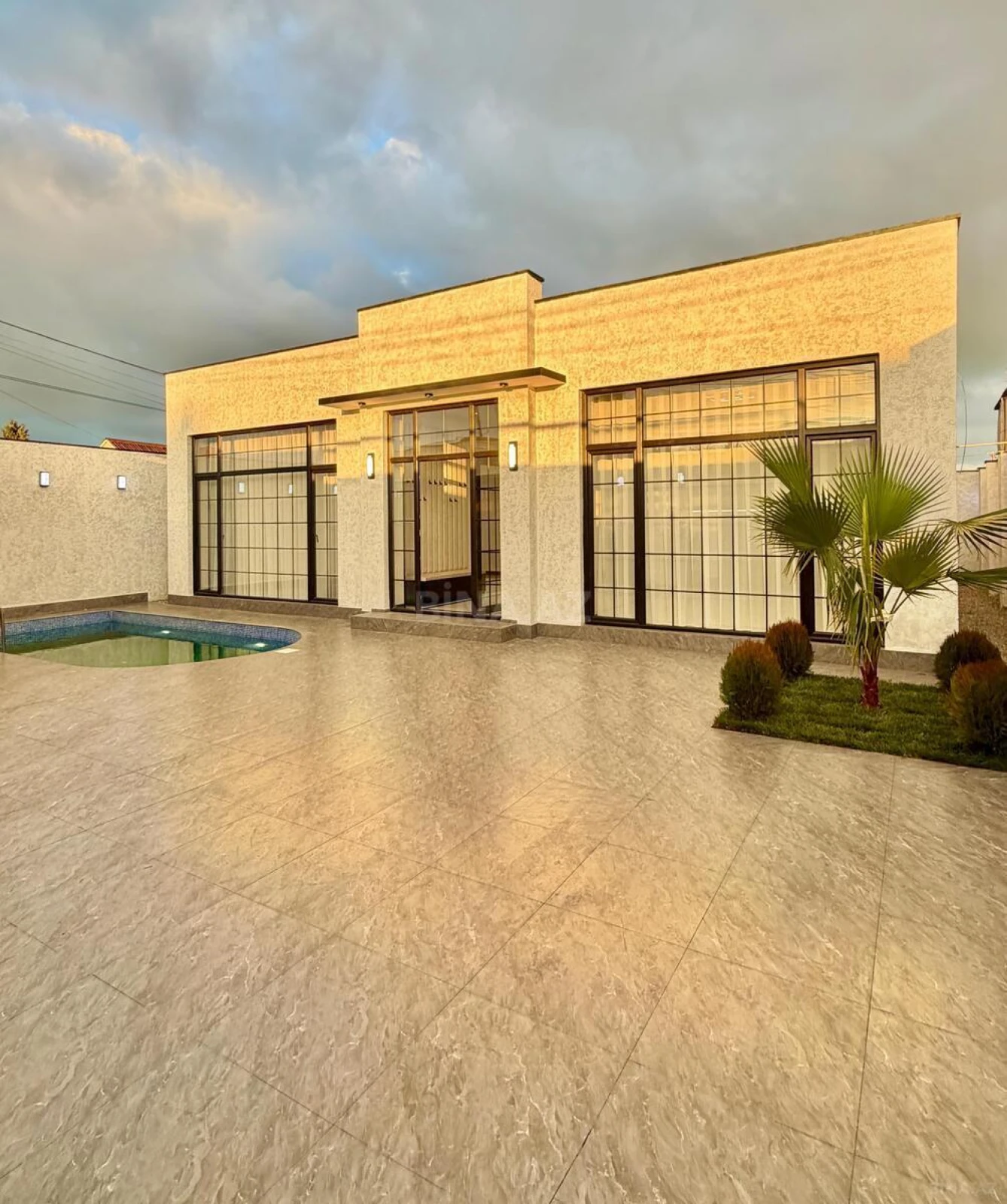 Satılır 4 otaqlı həyət evi 150 m²