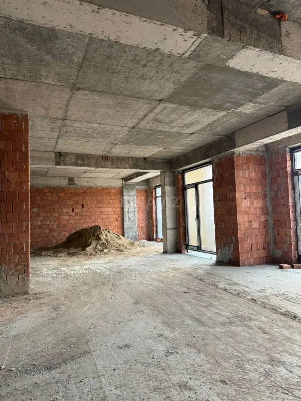 Satılır 3 otaqlı mənzil 131 m²