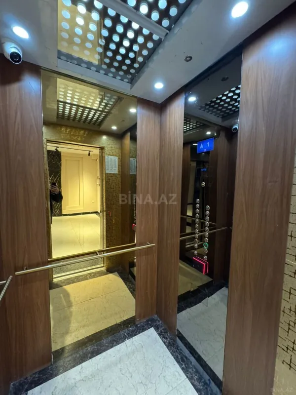 Satılır 3 otaqlı mənzil 131 m²