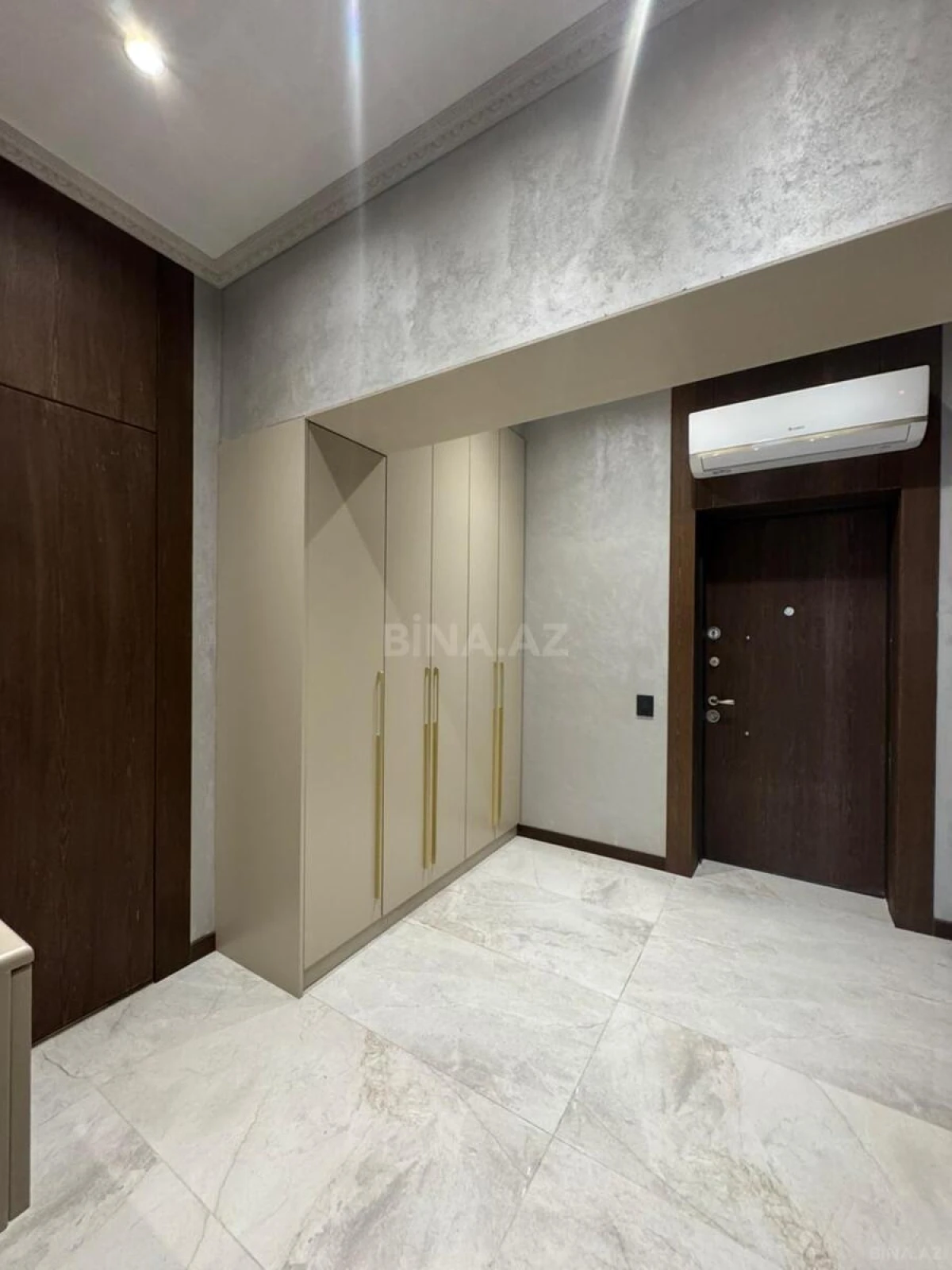 Satılır 3 otaqlı mənzil 91 m²
