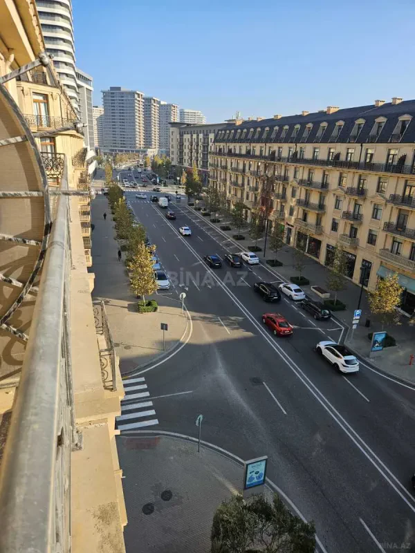 Satılır 3 otaqlı mənzil 139 m²