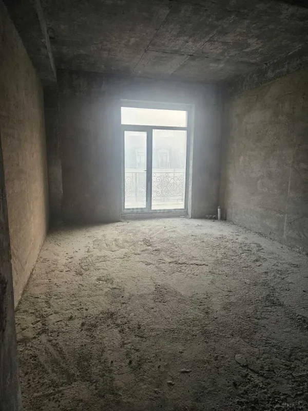 Satılır 3 otaqlı mənzil 139 m²