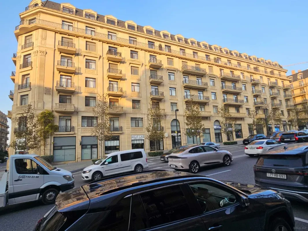 Satılır 3 otaqlı mənzil 139 m²